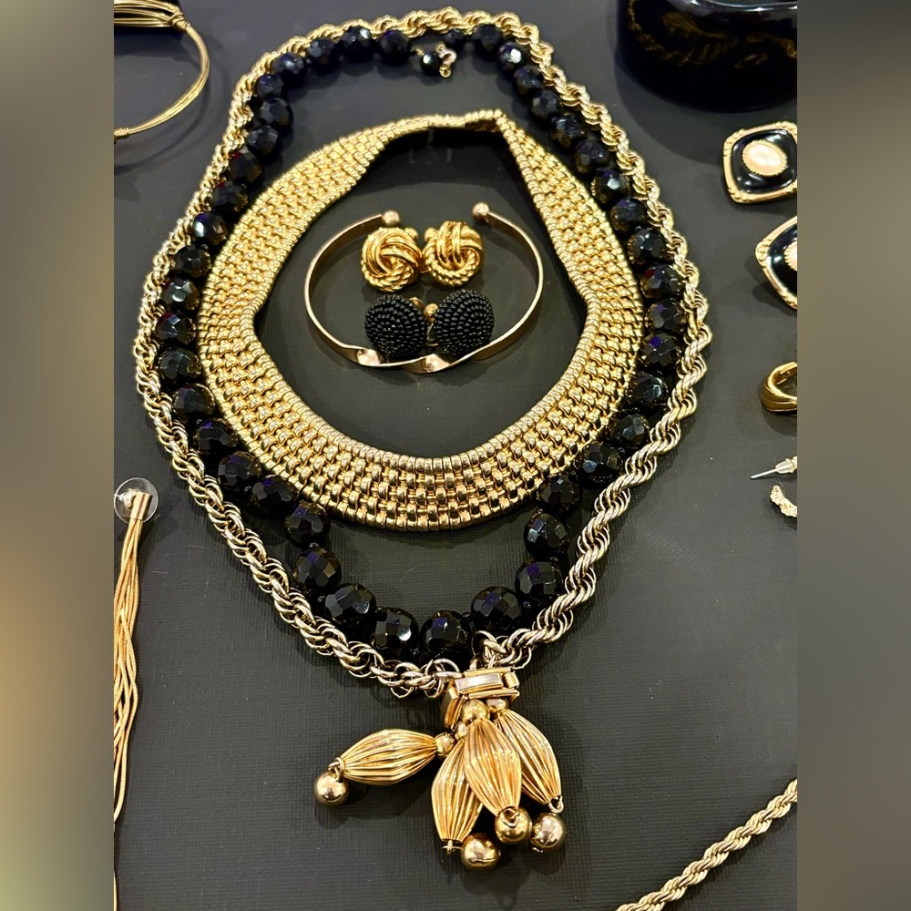 Vintage Jewelry Lot Black & Gold Statement Necklace Earrings Bracelets Chains - Picture 3 of 9